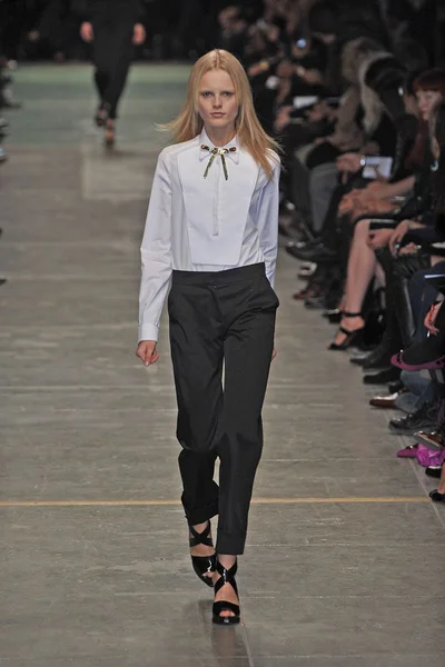 Look 18